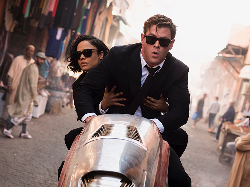 لعشاق سلسة أفلام Men In black... إليكم مجموعة أزياء بول سميث المستوحاة من الفيلم